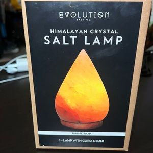 BRAND NEW HIMALAYAN CRYSTAL SALT LAMP